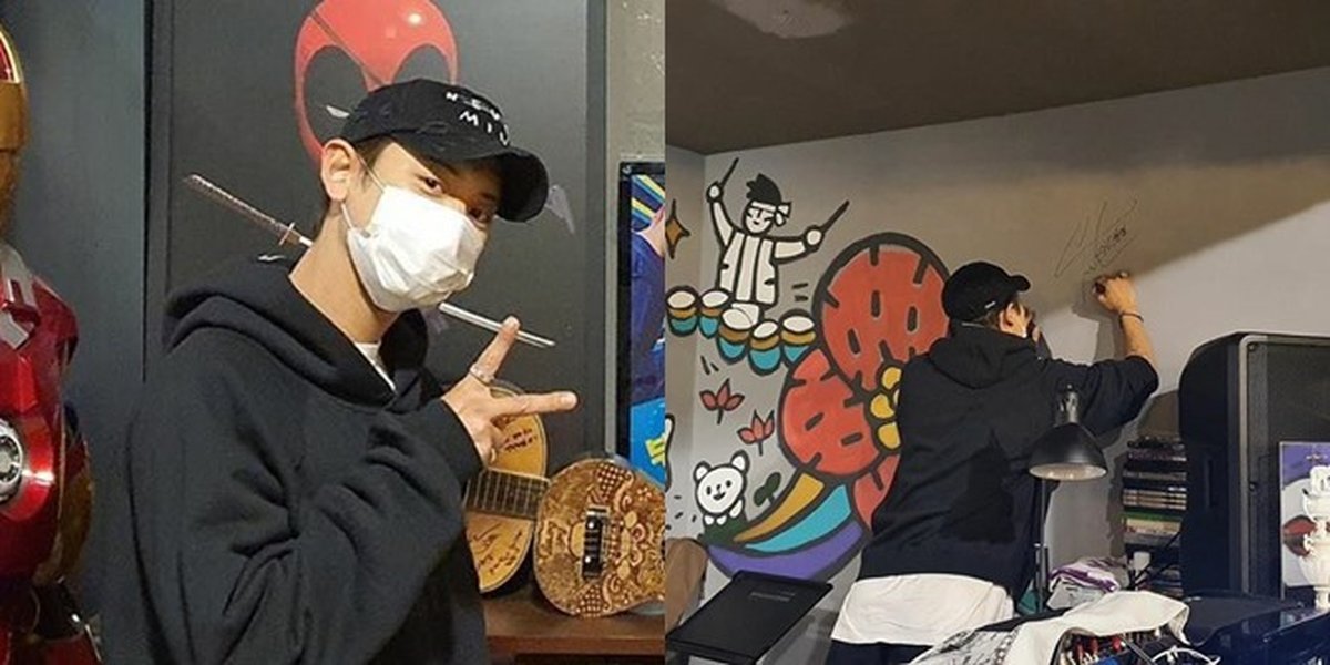 Chanyeol EXO's Photo at His Father's New Cafe, Missing-Longing for Deadpool