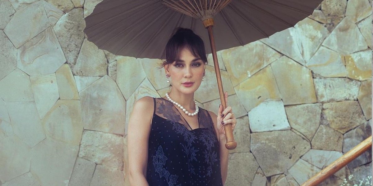 Photo of Luna Maya at Bunga Citra Lestari's Wedding Receives Flower Bouquet, Aming's Comment About Following Suit Becomes the Spotlight