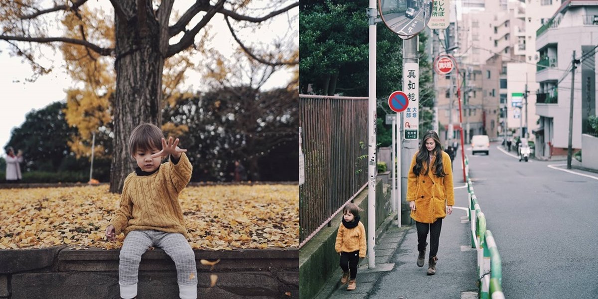 PHOTO: Winter Season, Ringgo Agus Family Wears Yellow Tone Outfit