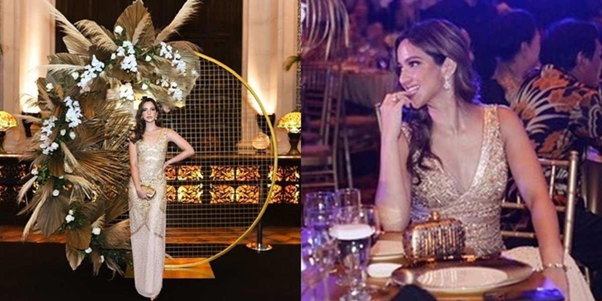 Photo of Nia Ramadhani When Crowned Best Influencer, Wearing a Luxurious Gold Gown