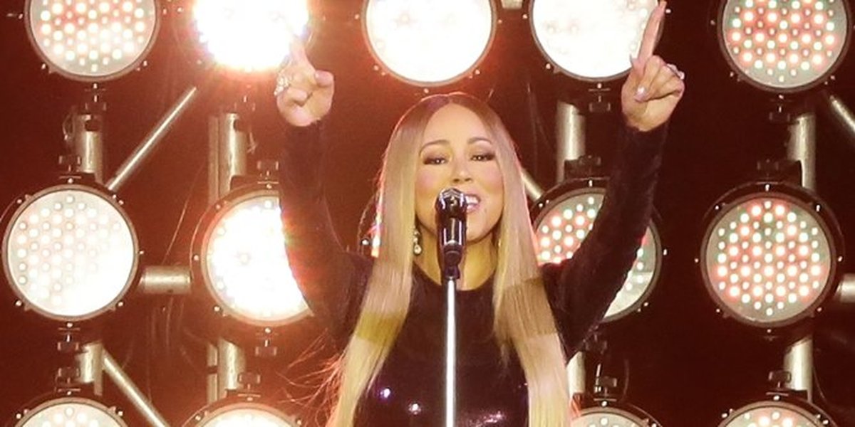 PHOTO: Energetic Appearance of Mariah Carey, Proud to Perform at Borobudur