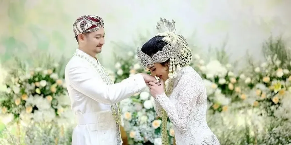 Wedding Photos of Angga Wijaya & Nurul Kamaria, Once a Fantastic Dowry Now on the Edge