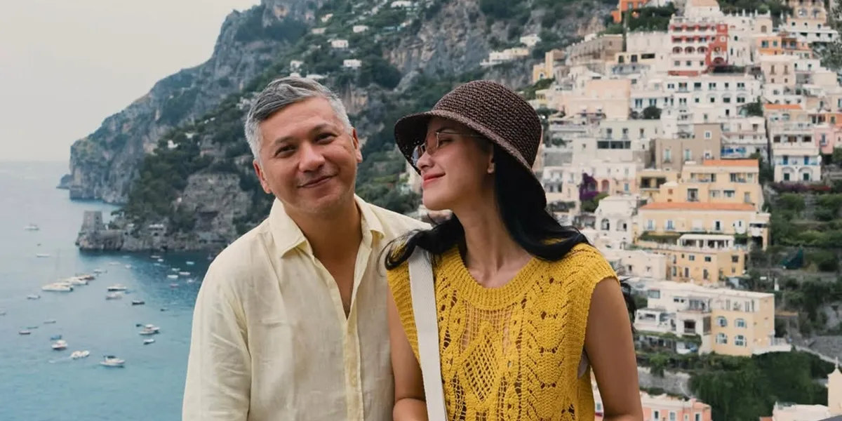 Gading Marten and Medina Dina Showcase Their Holiday in Italy, Romantically Enjoying Positano