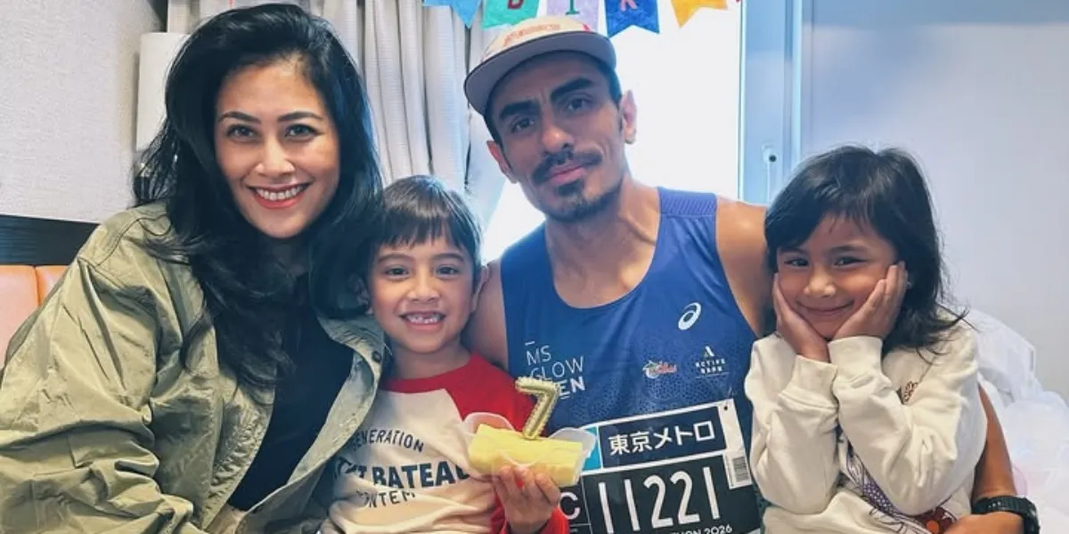 Gadis Sadiqah Vacationing with Family in Japan, Supports Danar Guritno Marathon