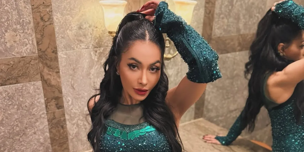 Denada's Style Mirror Selfie is Very Different, Radiating Perfect Beauty