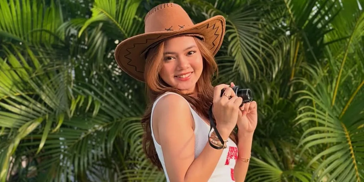 Electra Leslie's Cowboy Hat Style, Beautiful Full of Charm and Consistently Cool