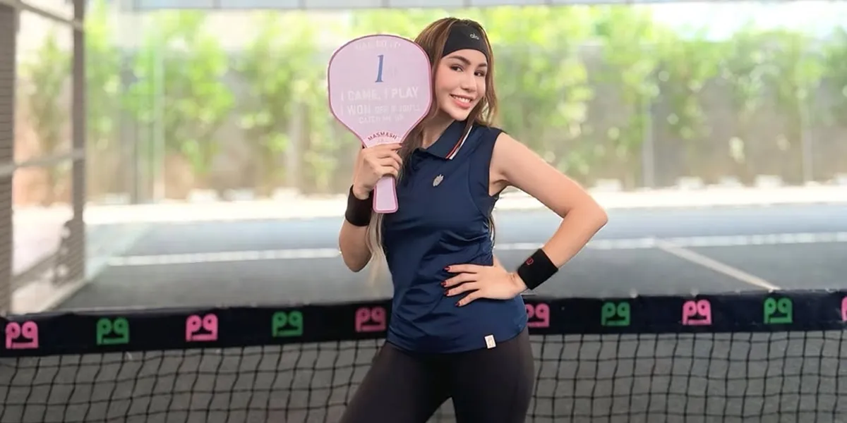 Momo Geisha's Style: Playing Padel Early in the Morning, Becomes Number 1