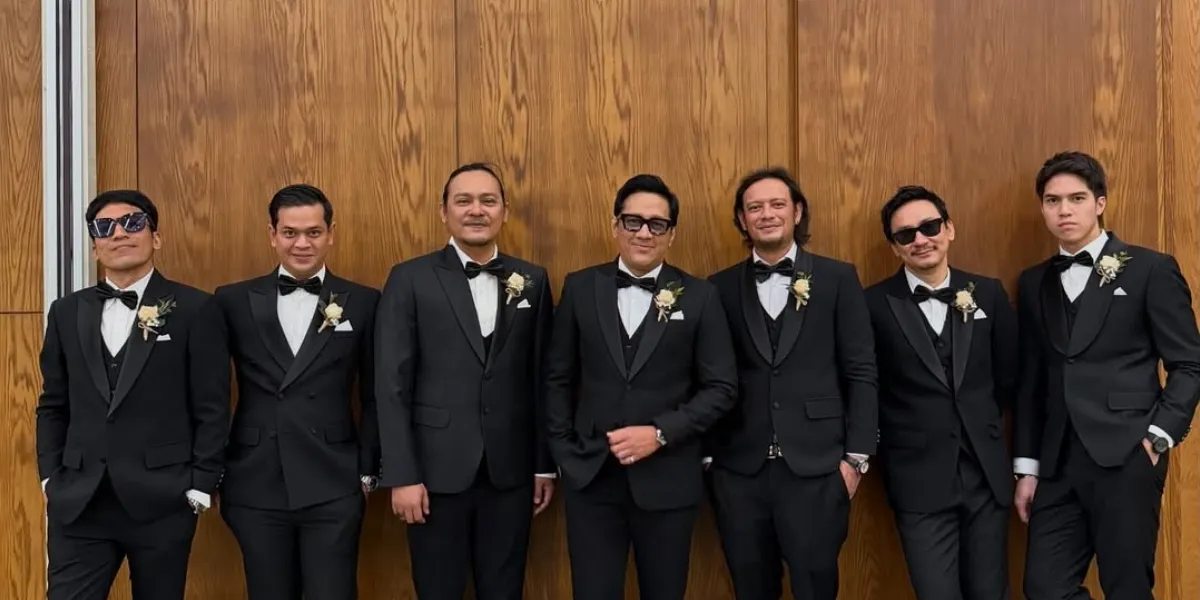 Groomsmen at the Wedding of Boiyen, Andre Taulany to El Rumi Accompanying the Newlyweds