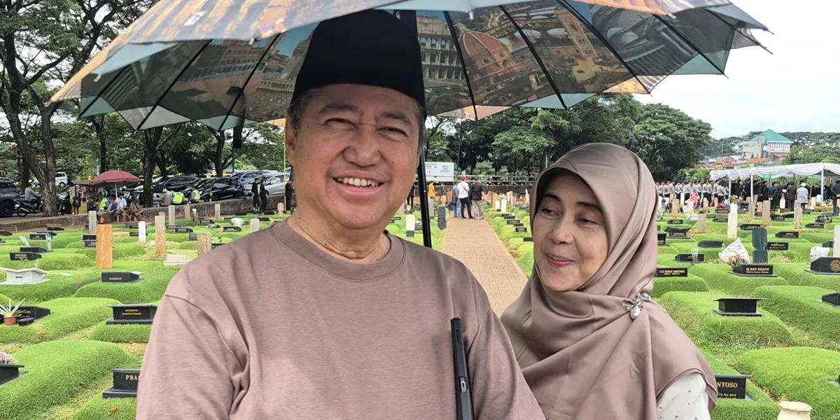 Harry Kiss Reveals Vidi Aldiano's Grave Flooded with Flowers Every Day