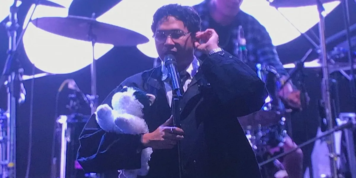 Hindia Appears with a New Style, Bringing a Setlist from His Latest Album “Doves” at the Rasvara Festival 2026