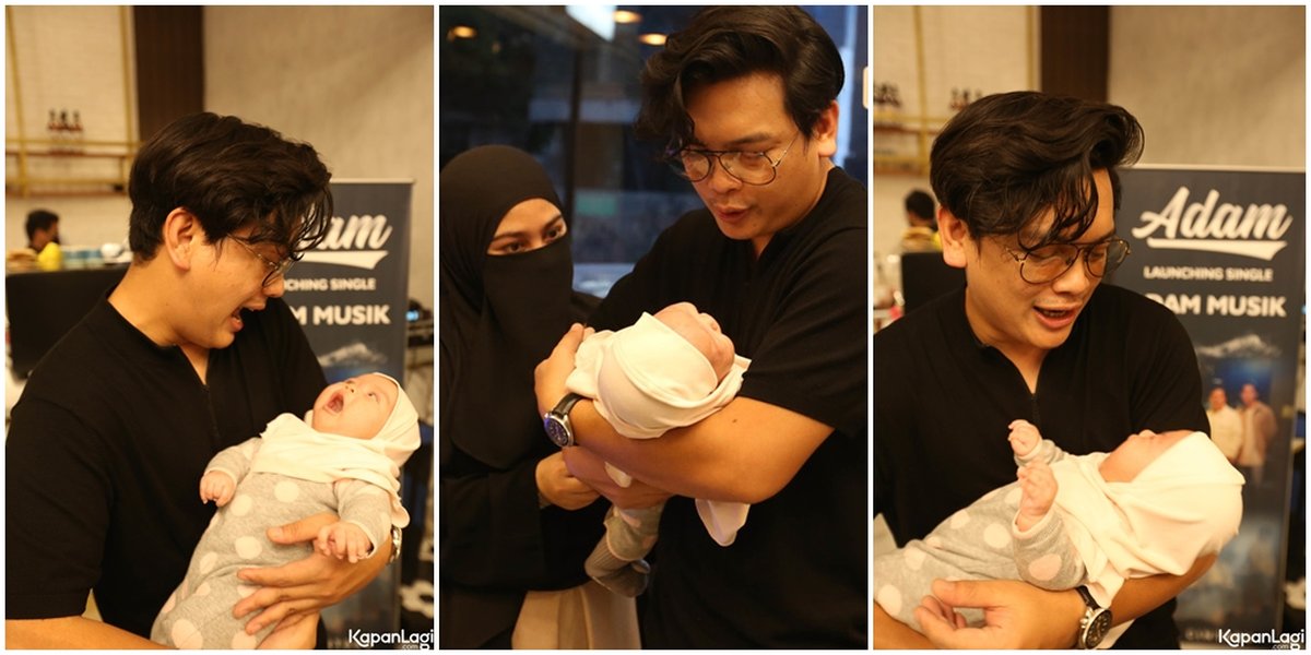 Hot Dream Papa, Here are 8 Photos of Natta Reza Carrying His Cute Baby Wearing a Hijab at the Release Moment of the Single - End of 4 Years of Marriage Waiting