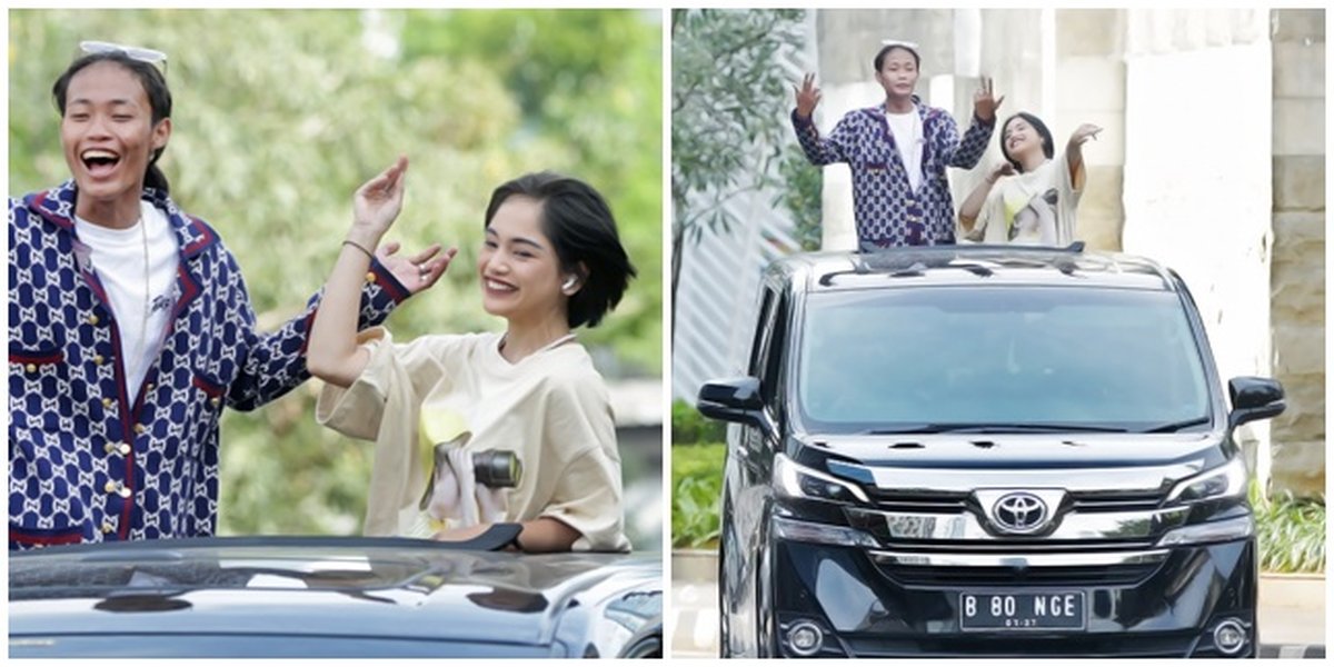 Joining the Viral Citayam Fashion Week, Here are 15 Photos of Bonge and Jeje Touring Jakarta in a Luxury Car