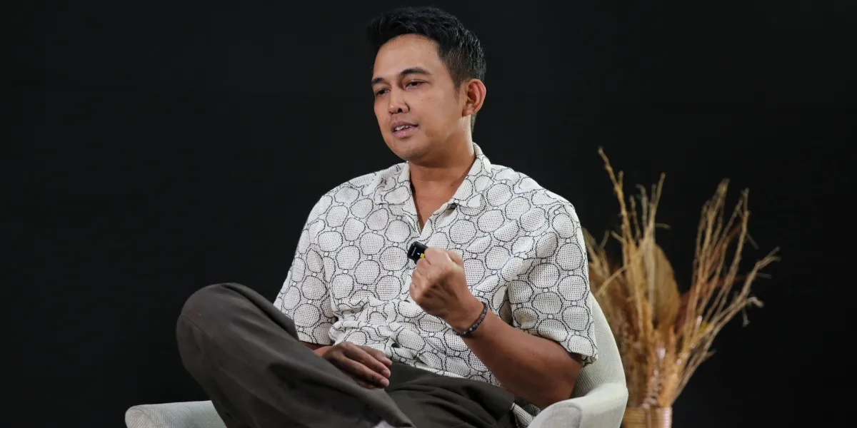 Indra Sinaga Reveals the Reason for Re-releasing 'Gak Romantis' After a Decade