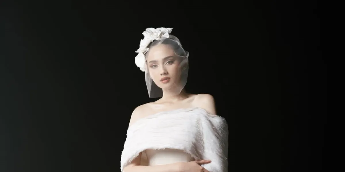 Sneak Peek of Syifa Hadju's Prewedding Dress Inspired by Flowing Water