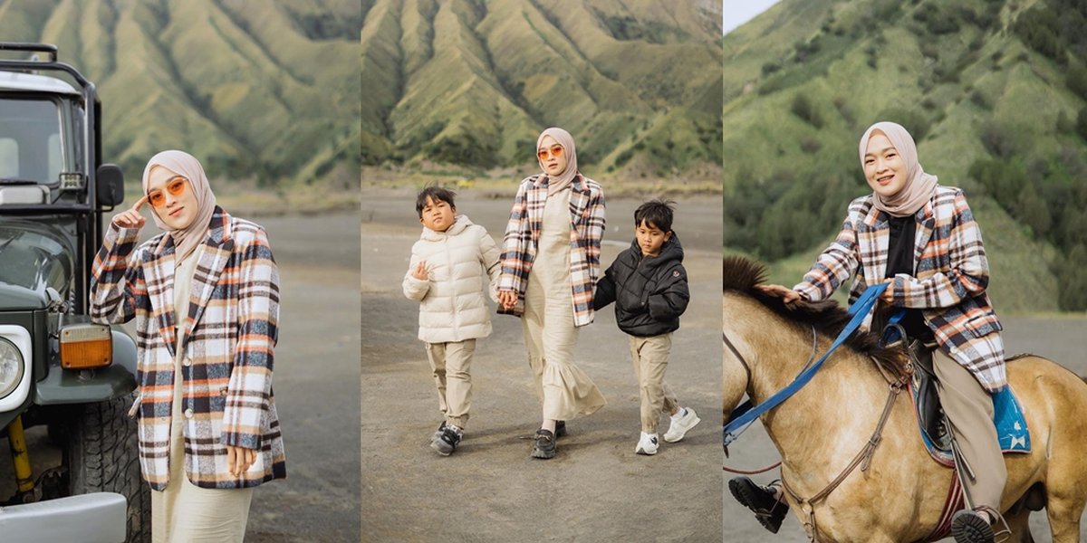 Beautiful Photos of Ririe Fairus Vacationing to Bromo with Her Two Children, Netizens: Her Bodyguards are Handsome!