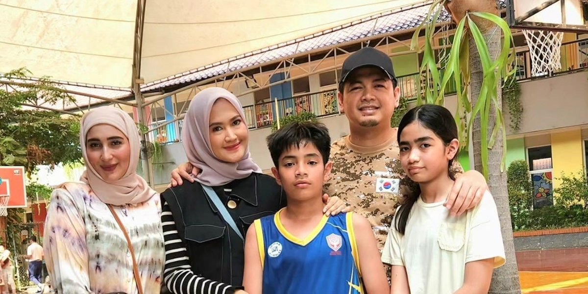 Wife and Ex-Husband Get Along, Picture of Tommy Kurniawan Attending Eldest Child's Basketball Game with Lisya Nurrahmi and Tania Nadira