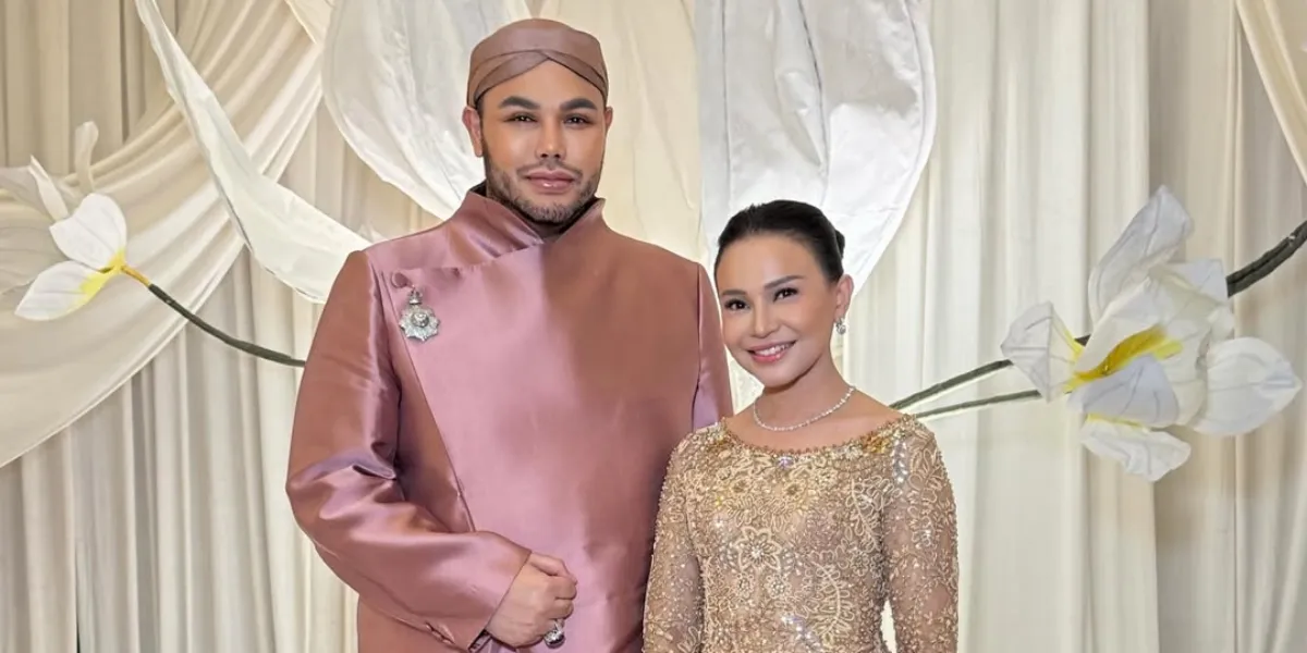 Ivan Gunawan Wears Pink Beskap at the Wedding Ceremony of Tengku Nadira Adnan, Looks Great with Rossa