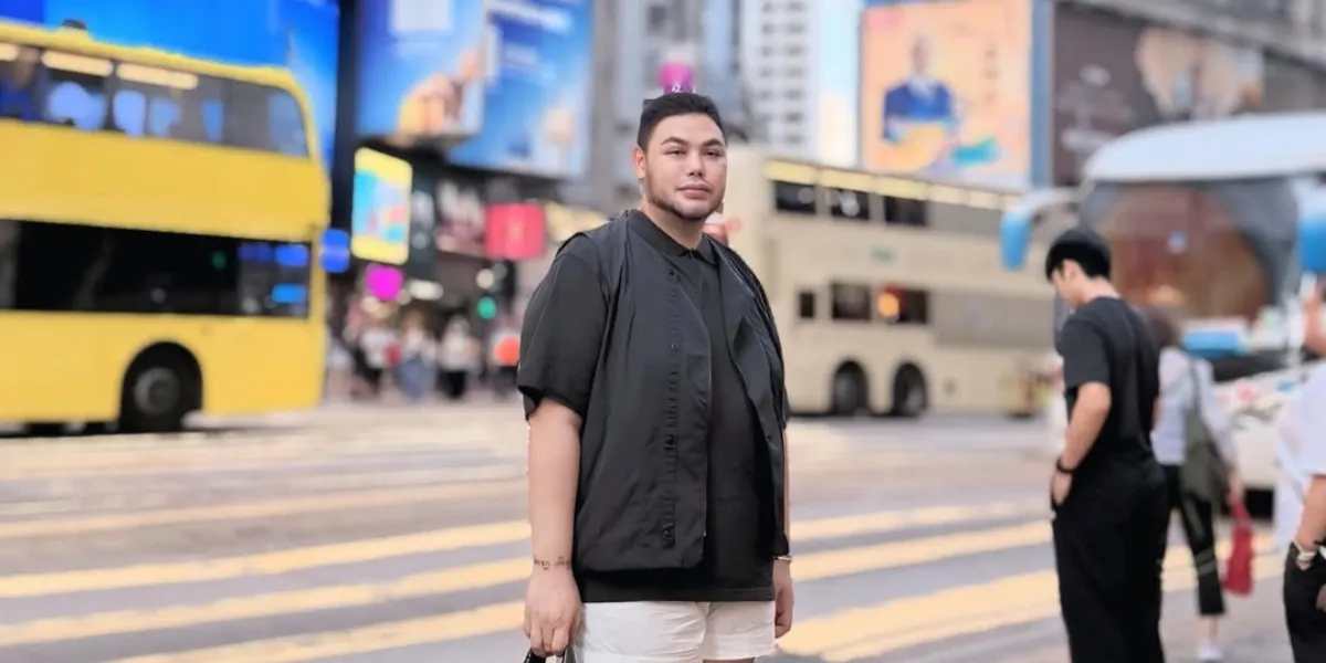 Ivan Gunawan Loses 50 Kg, Happy to Sit in the Economy Seat of the Plane