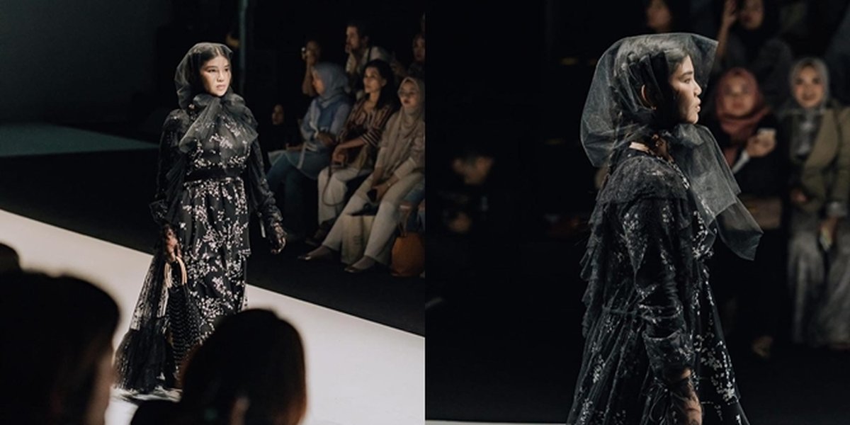 Being a Catwalk Model, Rosa Meldianti Stands Out at Jakarta Fashion Week 2019