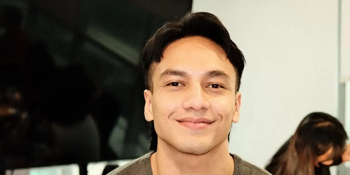 Jefri Nichol at El Rumi and Syifa Hadju's Wedding with Zahwa Massaid