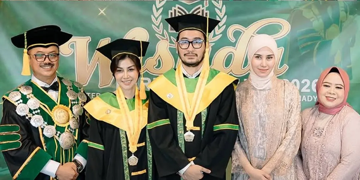 Jeje Ritchie Ismail Graduates with a Bachelor's Degree and Officially Becomes a Graduate, Ready to Continue to Master's Degree