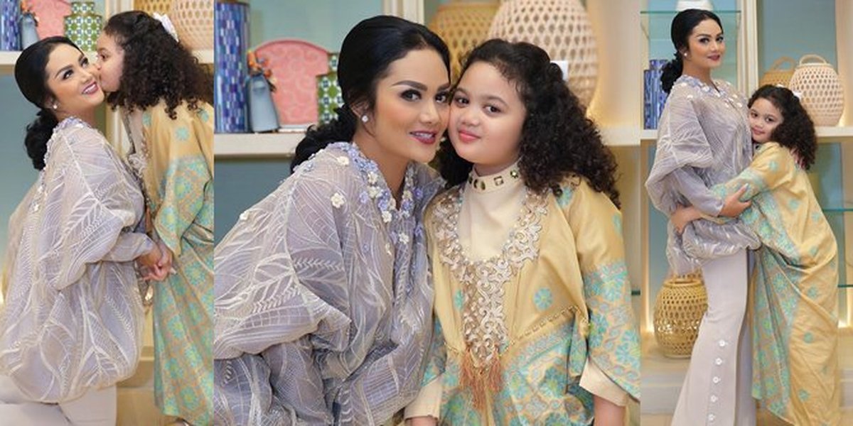 The Closeness of Mother and Child, Portraits of Krisdayanti - Amora So Similar!