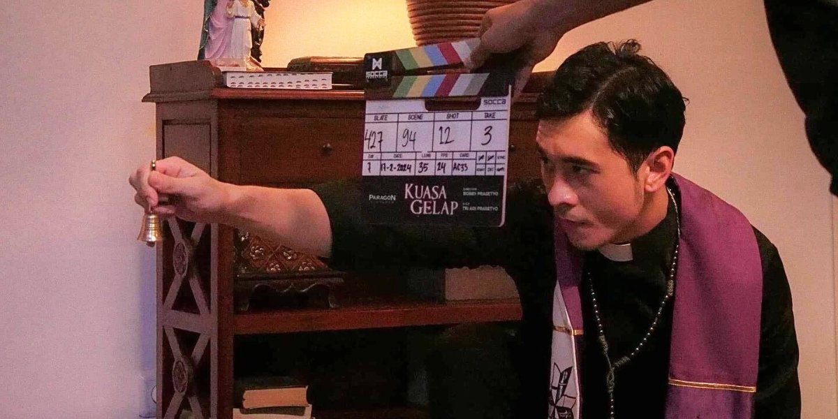 The Charm of Jerome Kurnia as a Priest in 'DARK POWER' That Caught Netizens' Attention!