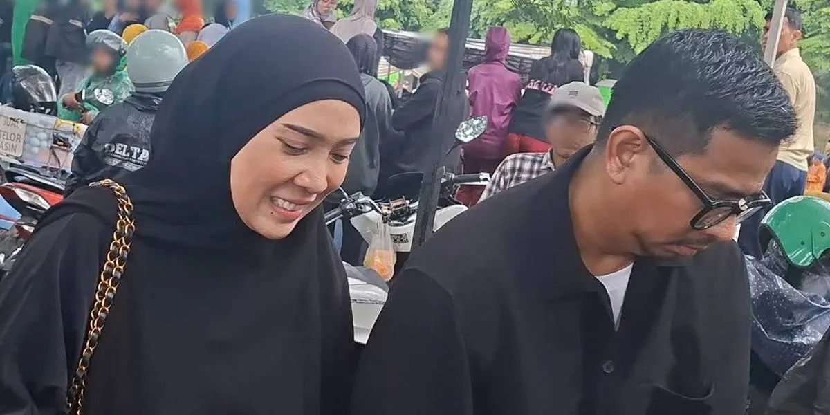 Sweet Memories of Fitri Tropica with Vidi Aldiano: A Beautiful and Friendly Figure