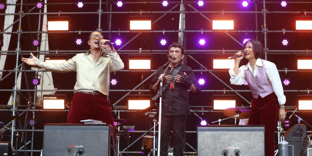 Epic Collaboration of Maliq & D'Essentials with Rhoma Irama at Pestapora 2025 