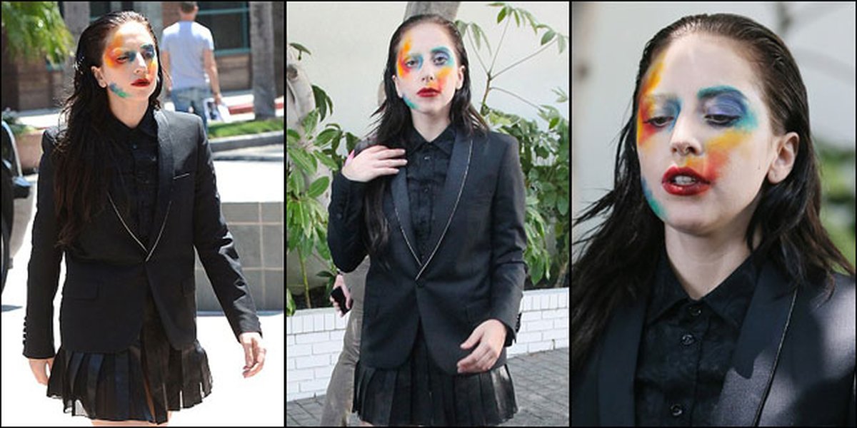 Lady Gaga Appears With Strange Makeup