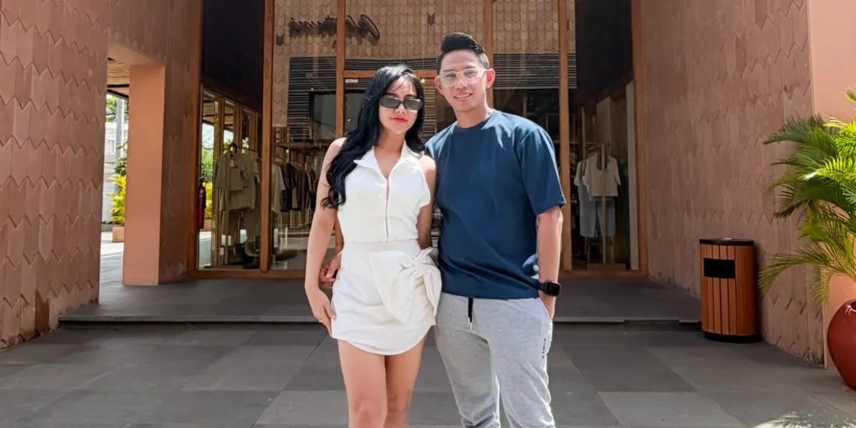 Lala Widy Shows Off Ring During Dinner Moment with Boyfriend, Engaged?