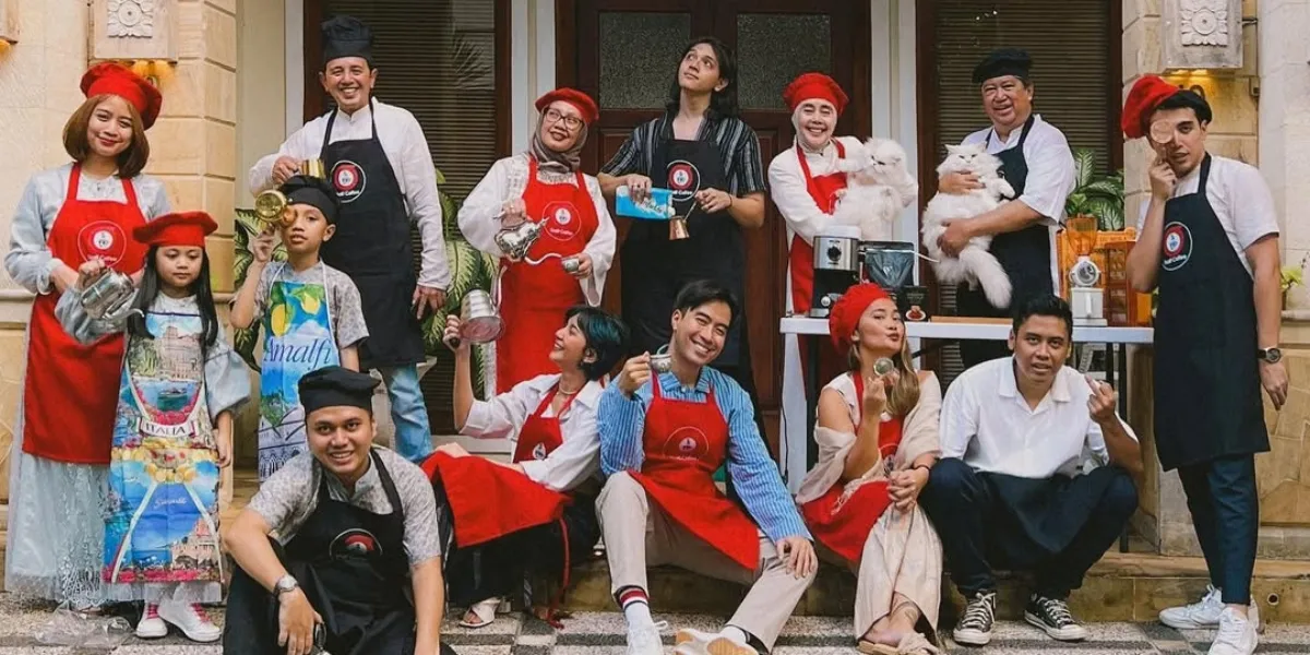 Eid Without Vidi Aldiano, Harry Kiss Remembers the Unique Themed Photo Tradition