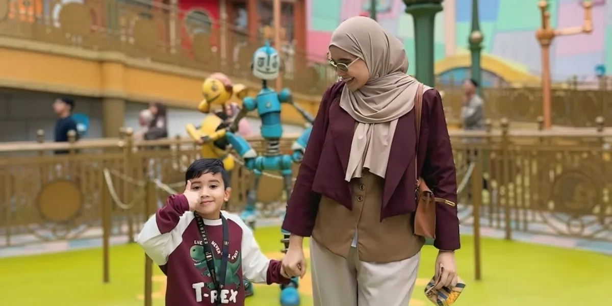 Exciting Vacation of Zaskia Sungkar During Her Second Pregnancy, Beautiful Mom Gets to Guard the Goods