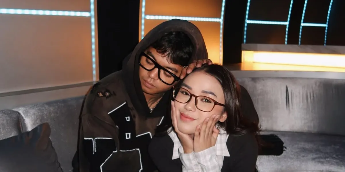 Lula Lahfah Passed Away, Reza Arap Appears Shocked in the Mortuary Room of Fatmawati Hospital