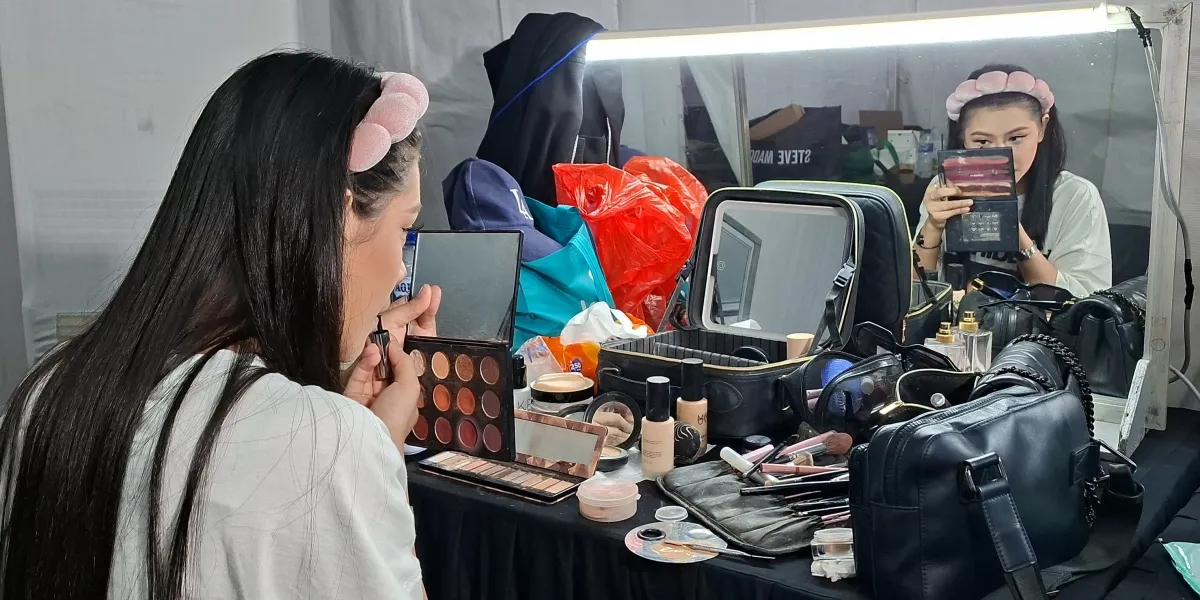 Melly Lee Does Her Own Make-Up at Pesta Raya Ramadan: Korean Look Style with Aegyo Sal!