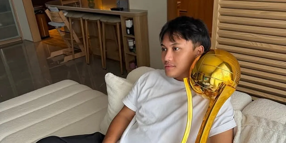 Winning at Even Volleyball 3, Portrait of Rizky Febian Sleeping with the Trophy - Temporarily Turning Away from Mahalini