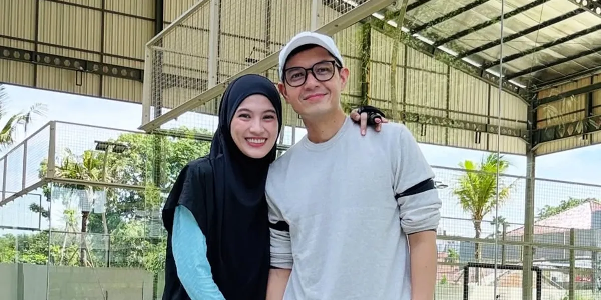 Mandatory Lebaran Menu by Dude Harlino, Serving Rendang to Balado Chicken