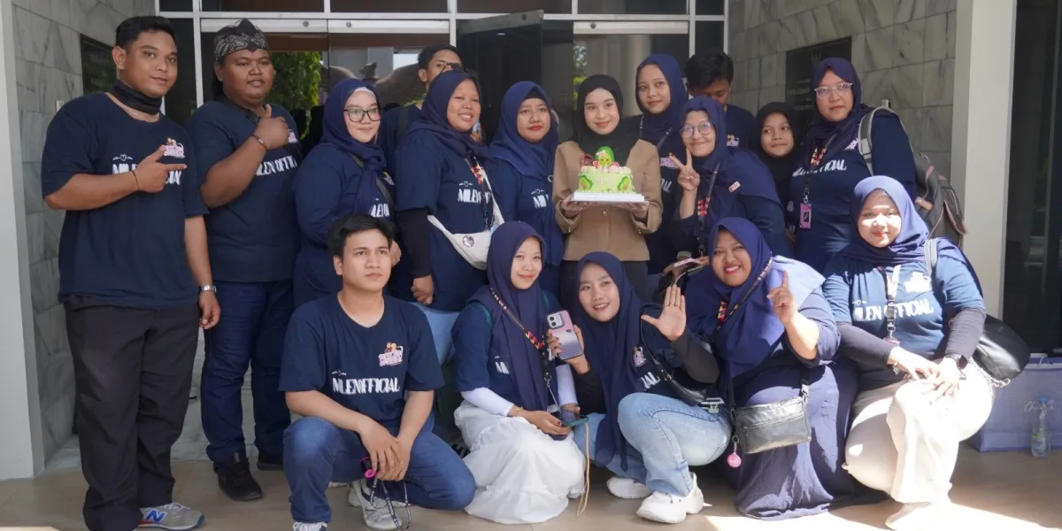 Mila Attends Offline Audition D'Academy 8 Surabaya: Receives Birthday Surprise from Milen Official Fanbase