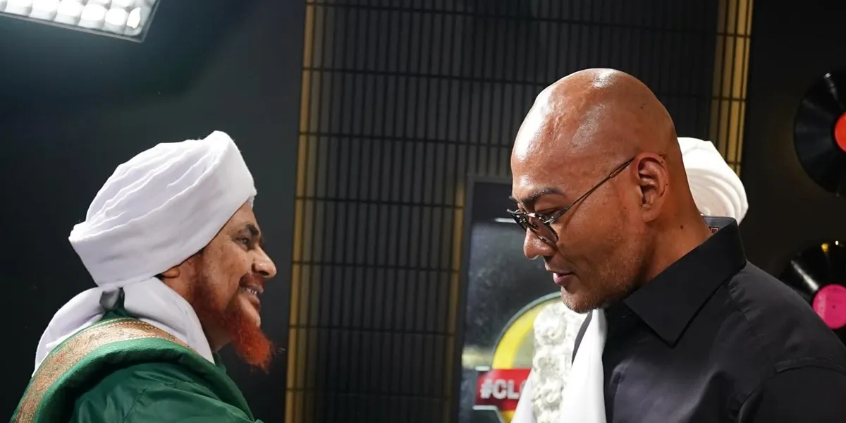 The Moment Deddy Corbuzier Meets Habib Umar bin Hafidz Again, Join in Prayer Together - Can't Find the Words