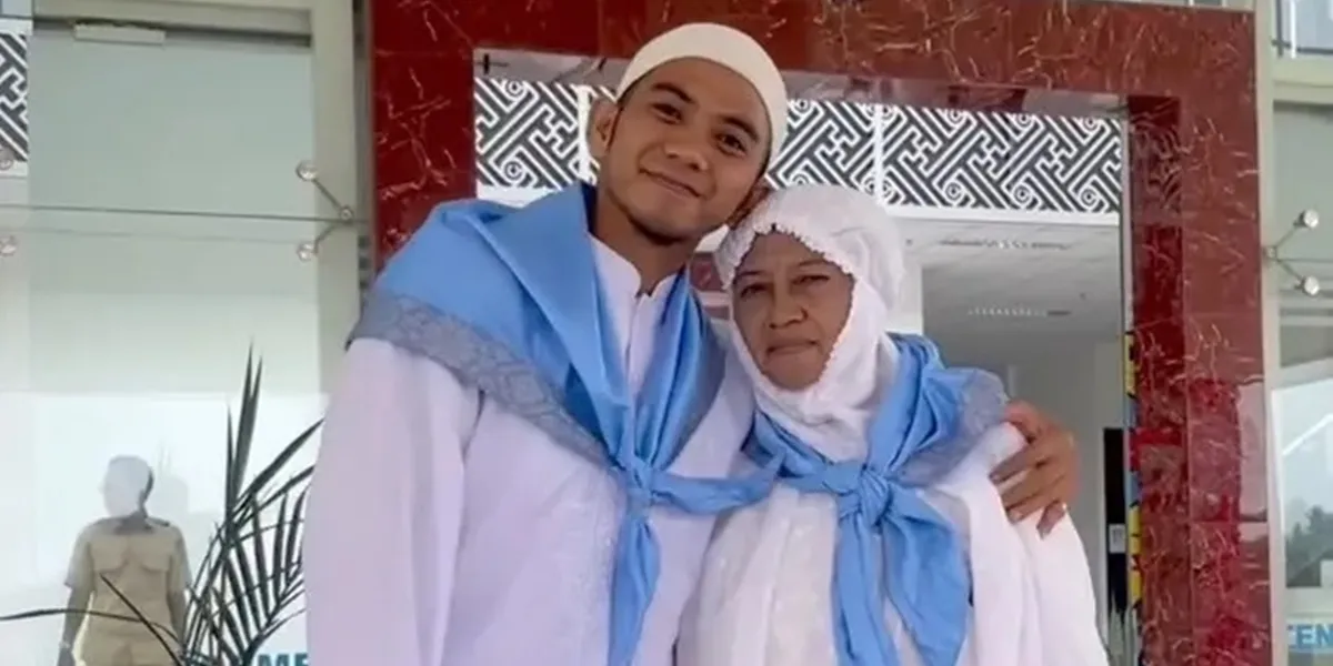 Momen Rizki DA Bagikan Aktivitas di Madinah, Jalani Ibadah Subuh Hingga Syuruq