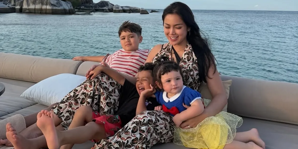 Exciting Moments of Jessica Iskandar Taking Care of Her Three Children, Instilling Happy Memories During Vacation