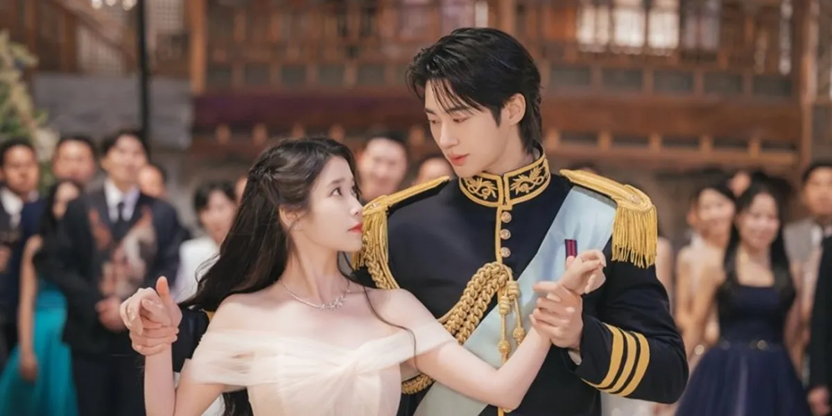 The Moment of Waltz Practice between IU and Byeon Woo Seok, Showcasing Strong Chemistry