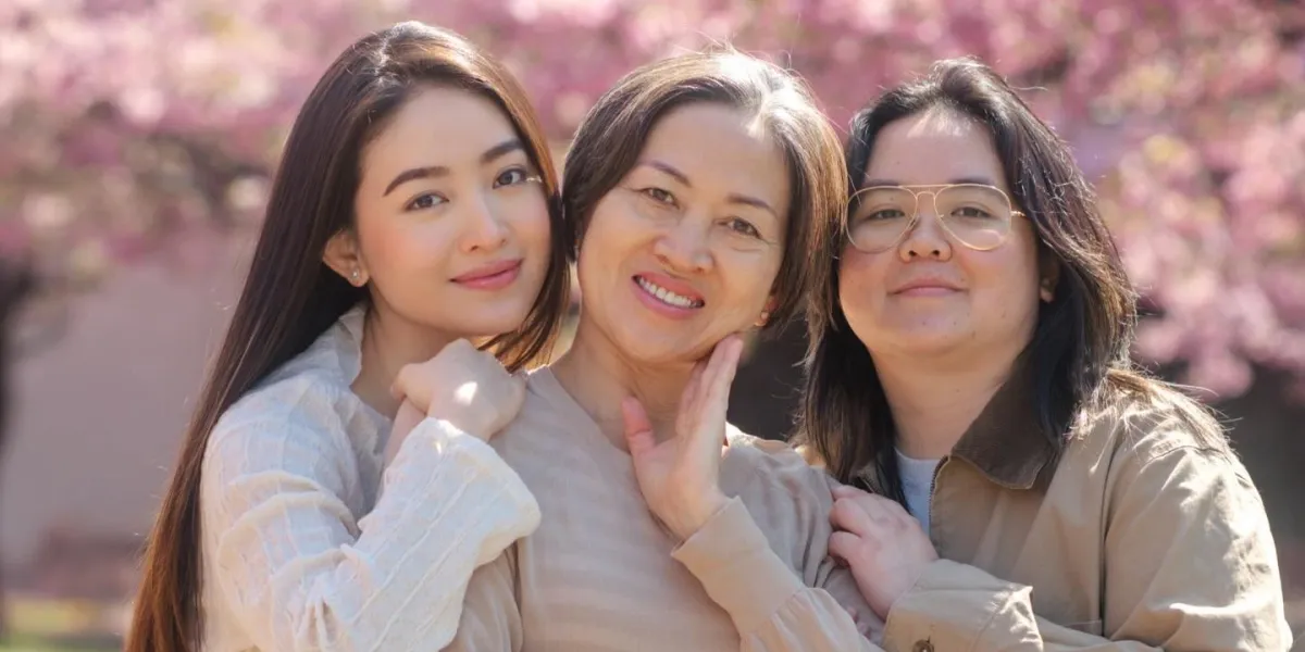 Natasha Wilona Vacation in Japan, Takes Her Mother to See the Blooming Cherry Blossoms