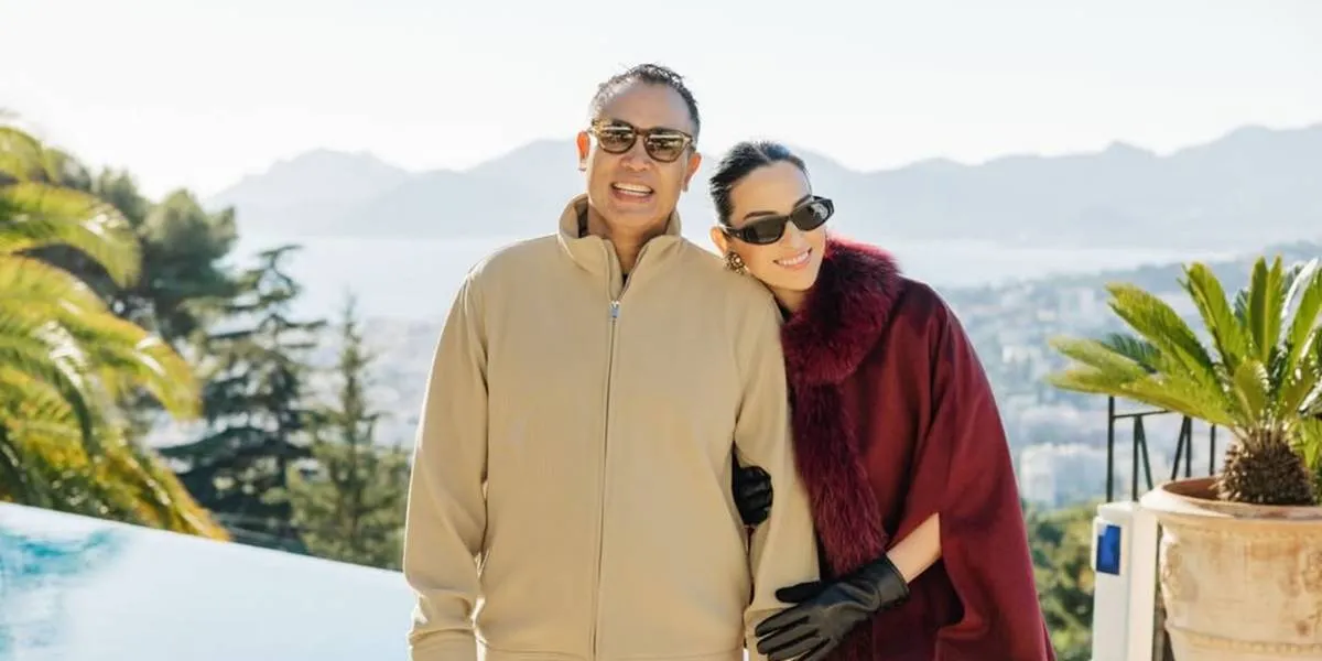 Nia Ramadhani Denies Divorce, Affectionate with Ardi Bakrie While Supporting Their Child