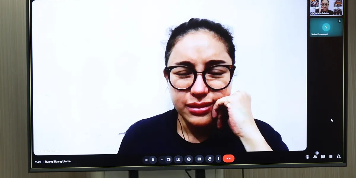 Nikita Mirzani Complains of Pain at the Trial, Dental Implant Comes Out of Jaw - Hearing Postponed