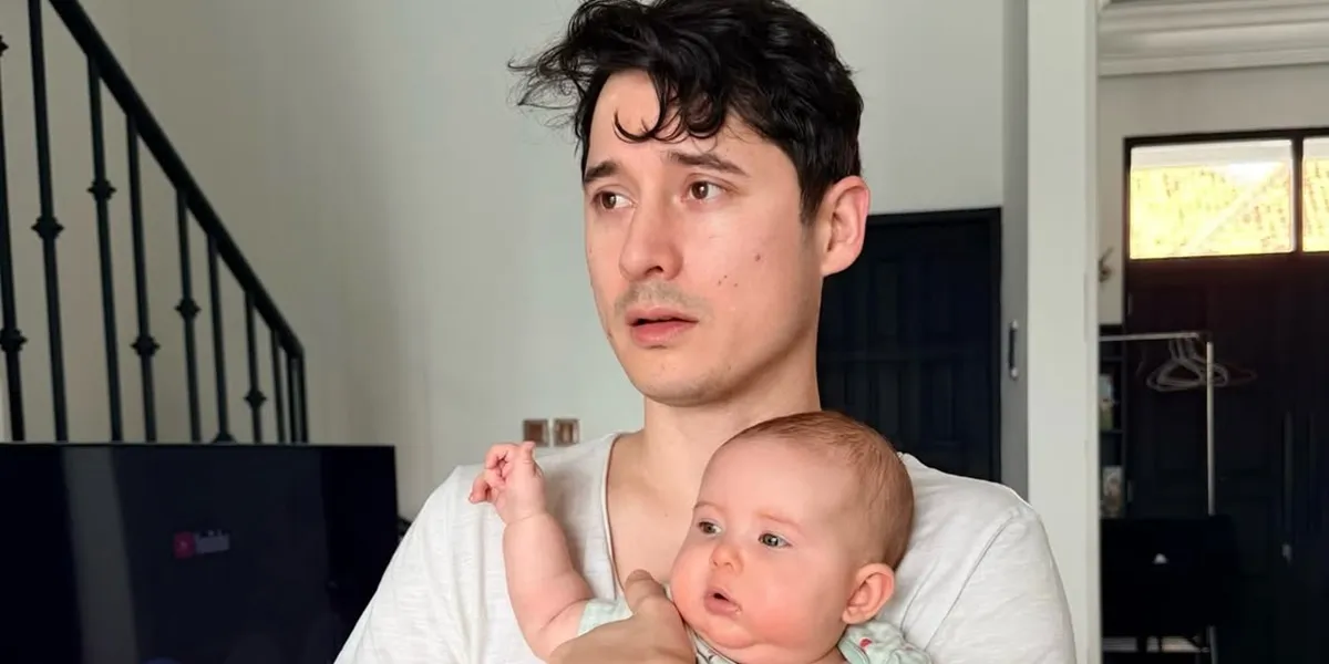 Nino Fernandez Carries Baby Kaia, Their Faces Are Said to Be Twins