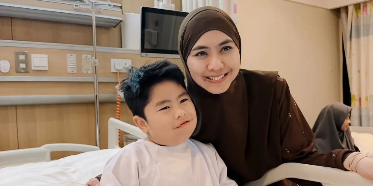Oki Setiana Dewi Shares News That Sulaiman Has Been Circumcised After Being Cleared by the Medical Team