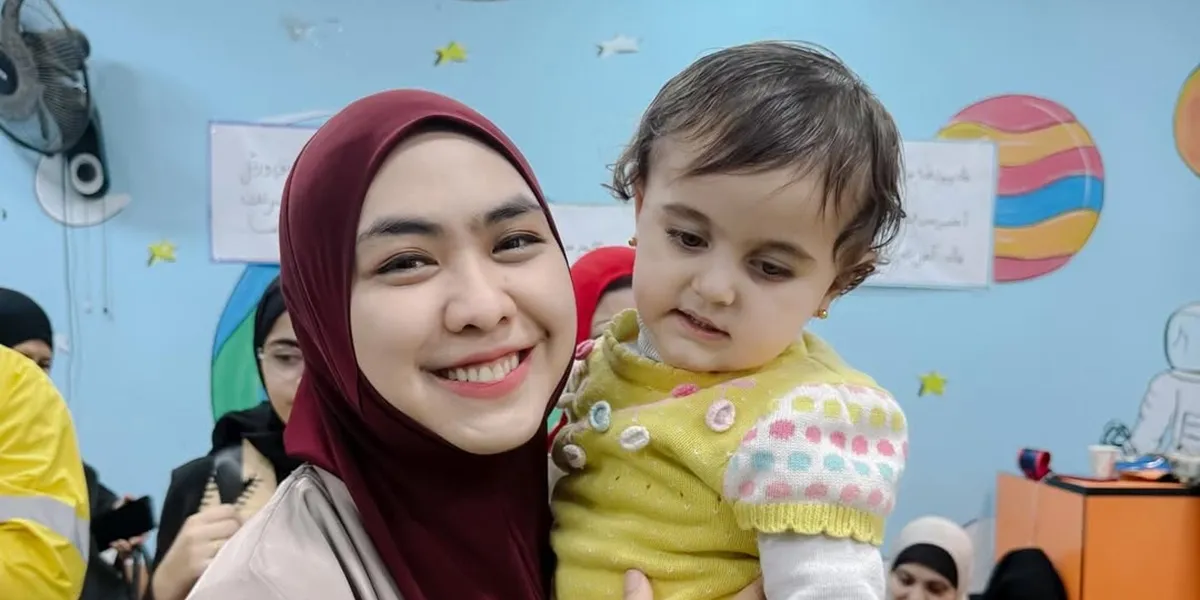 Oki Setiana Dewi Visits Palestinian Refugees in Egypt: My Heart and Eyes are Wet