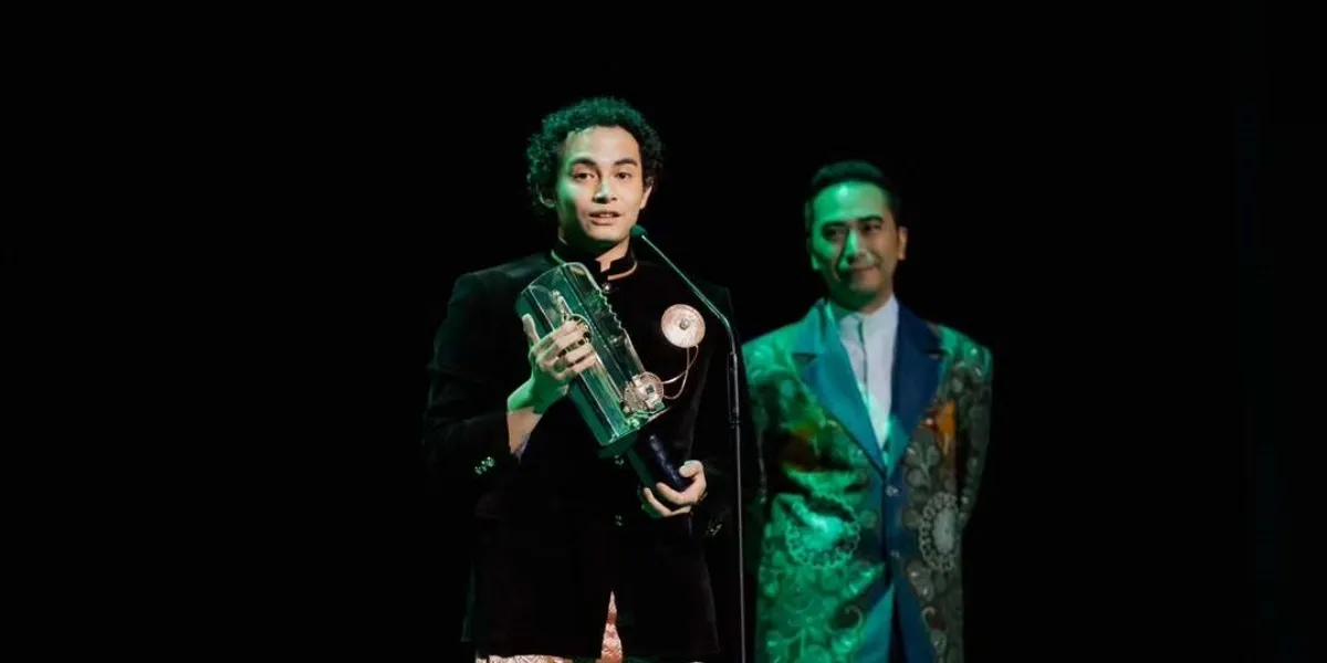 Omara Esteghlal Expresses Gratitude to Several People After Winning an Award at FFI 2025