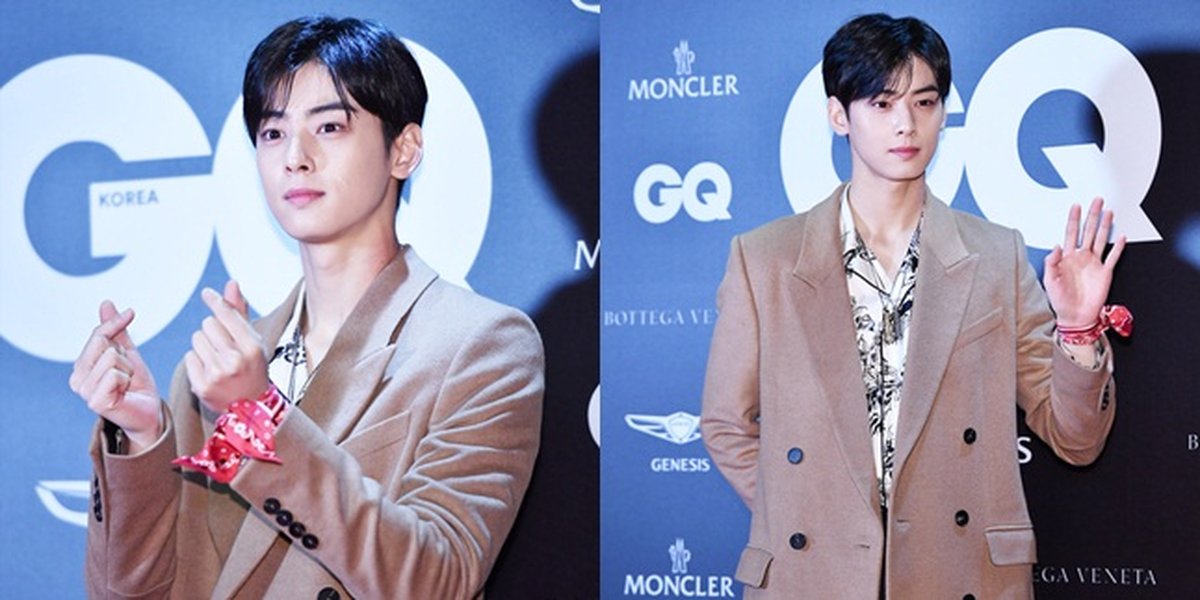 Wearing a Coat, Cha Eun Woo Looks Like a Prince Attending GQ Korea Event